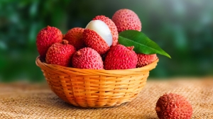 Health Benefits of Lychee And Its Side Effects
